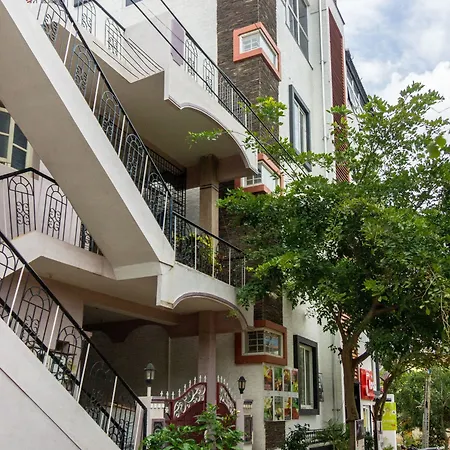 Oyo 6144 Hotel M Plaza